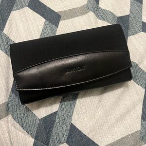 Buxton wallet crossover purse